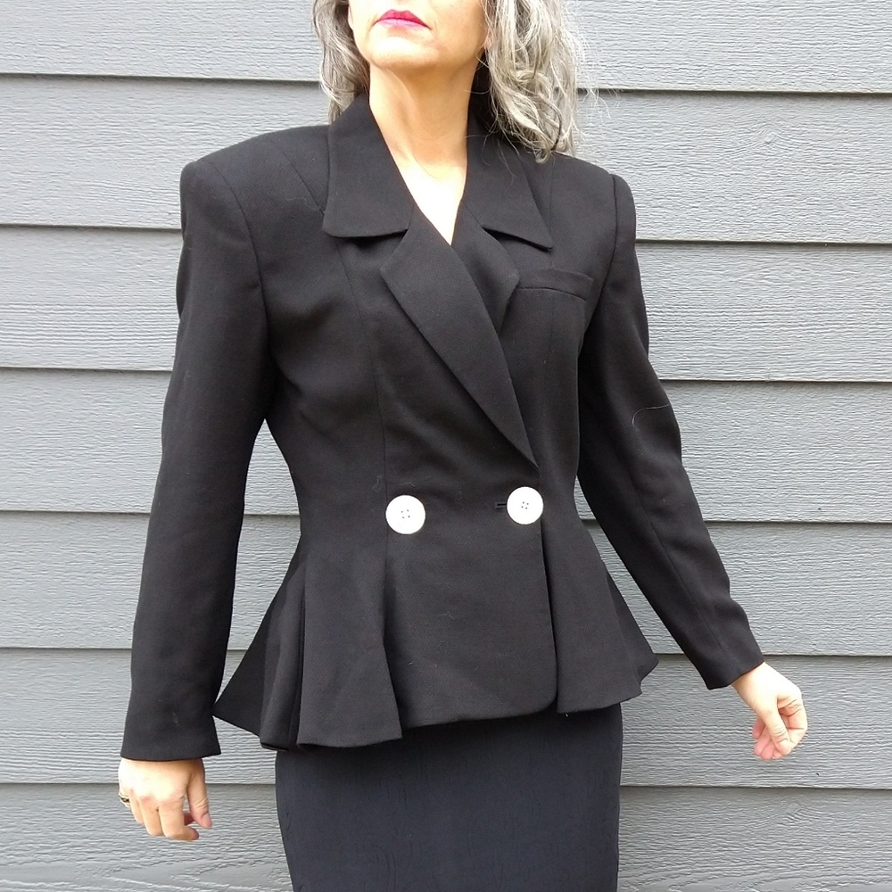 exc TAHARI black vintage style peplum jacket 8
